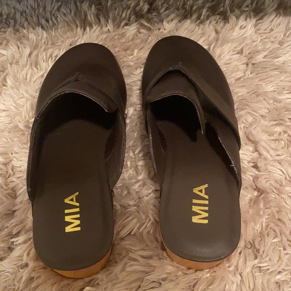 MIA brown daisy clogs with studs size 7 - Picture 4 of 15